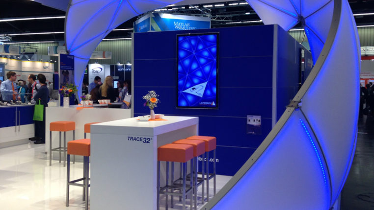 Bereits Standard auf der Messe: TFT-Displays zur Präsentation von Leistungen und Produkten. Foto: embedded world 2016/AUMA