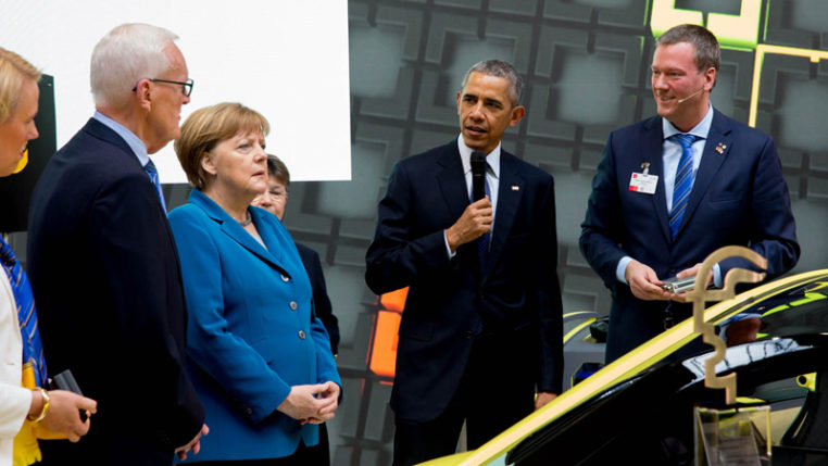 US-Präsident Obama und Bundeskanzlerin Merkel am Messestand des Hermes-Preisträgers Harting auf der HANNOVER MESSE 2016. © HARTING Technologiegruppe